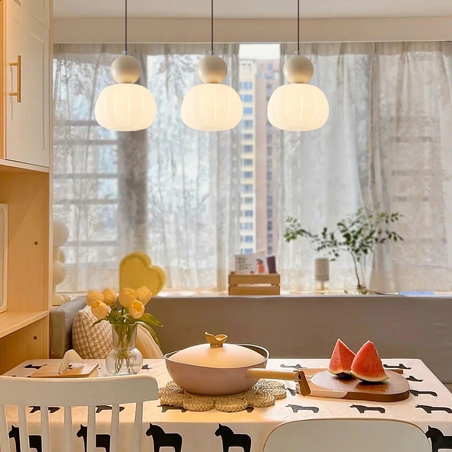 Modern pendant lights in dining room, Lassola lighting