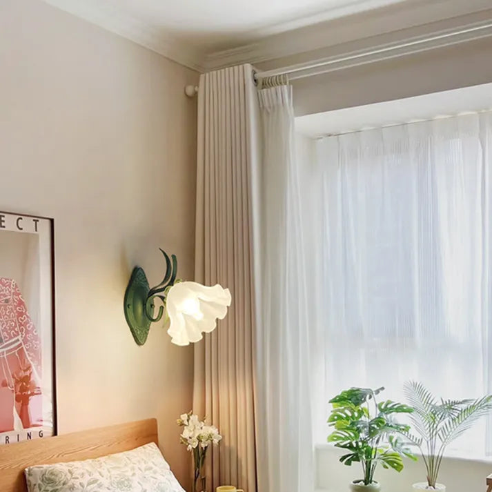 Wall Light Lily Design Iron & Acrylic - FLUXAR | Serene Light