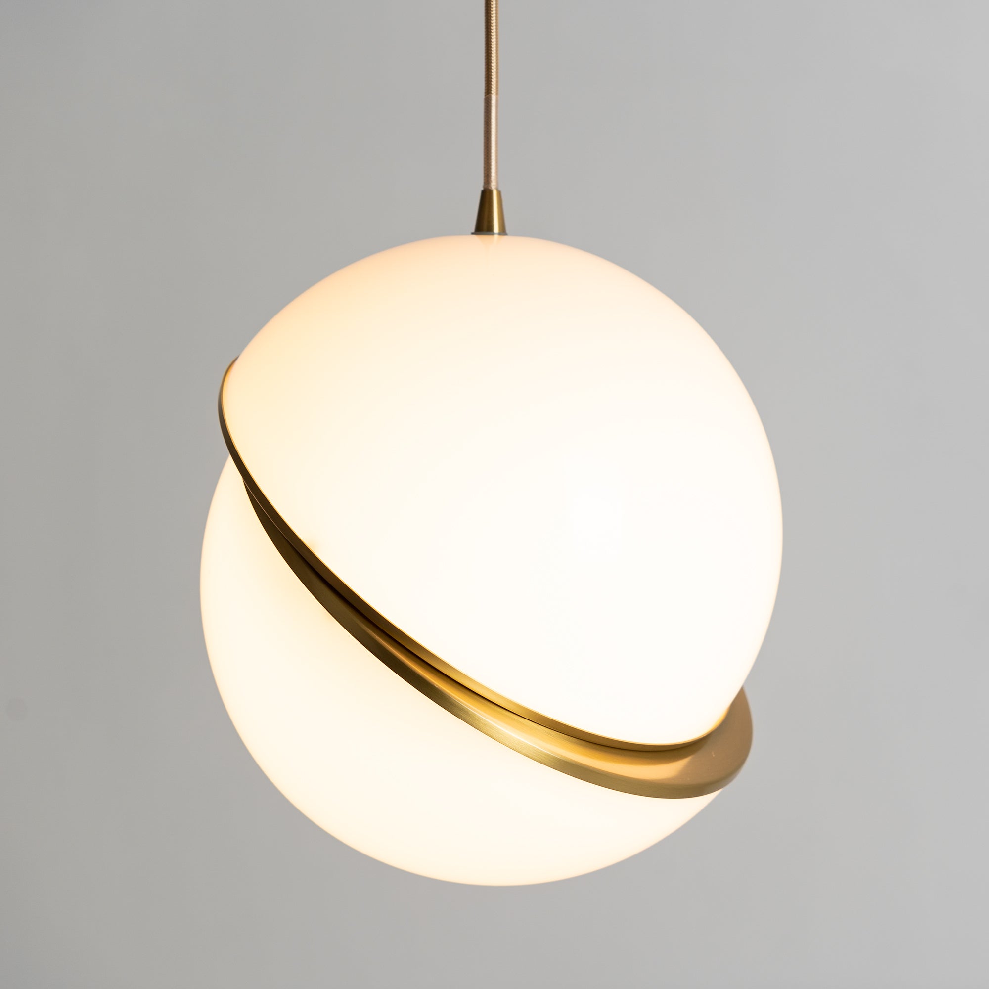 Pendant Light Crescent Brass - RADIXA | Tranquility
