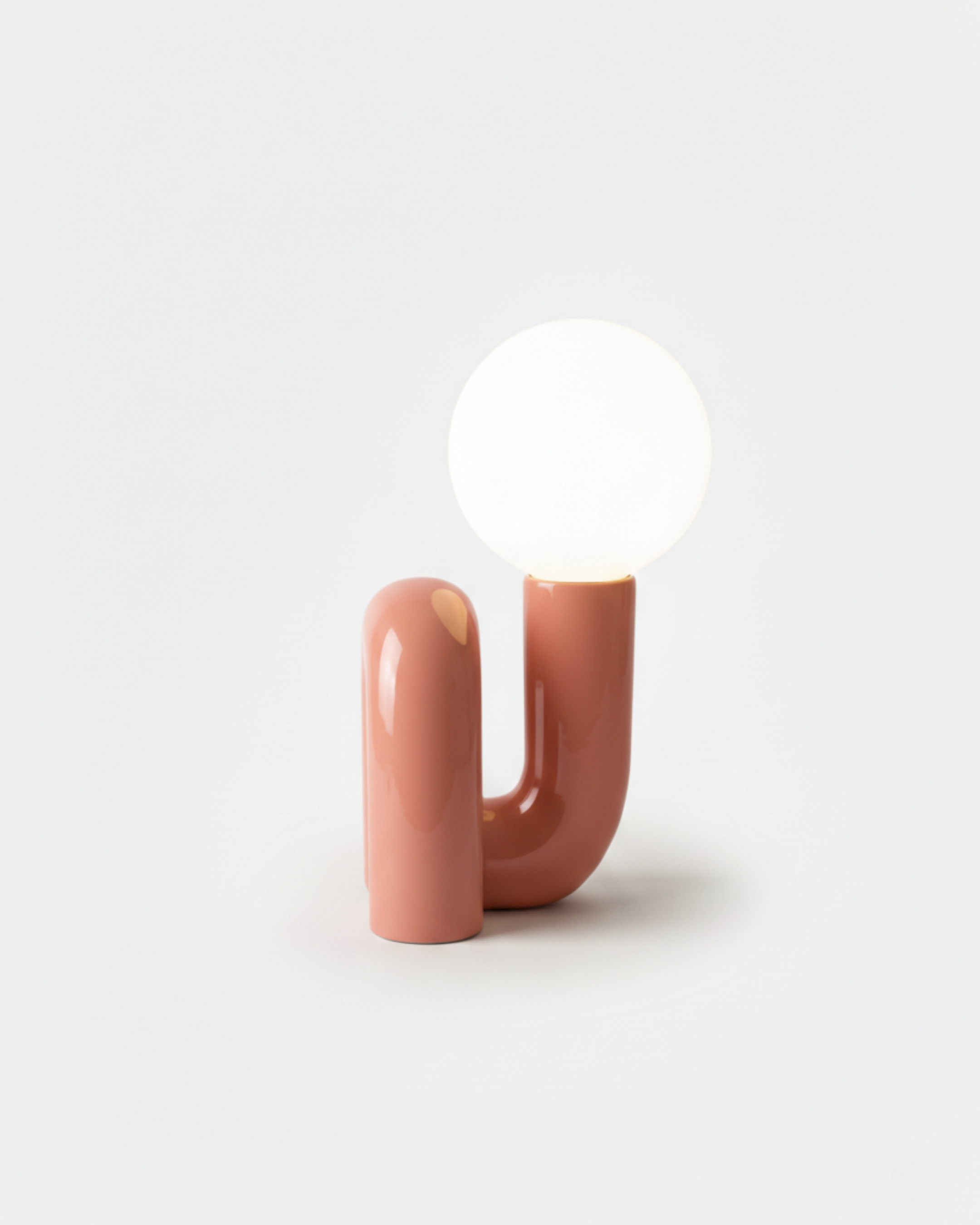 ARCA designer table lamp in pink — wireless rechargeable lamp | DecoHarmonie Australia