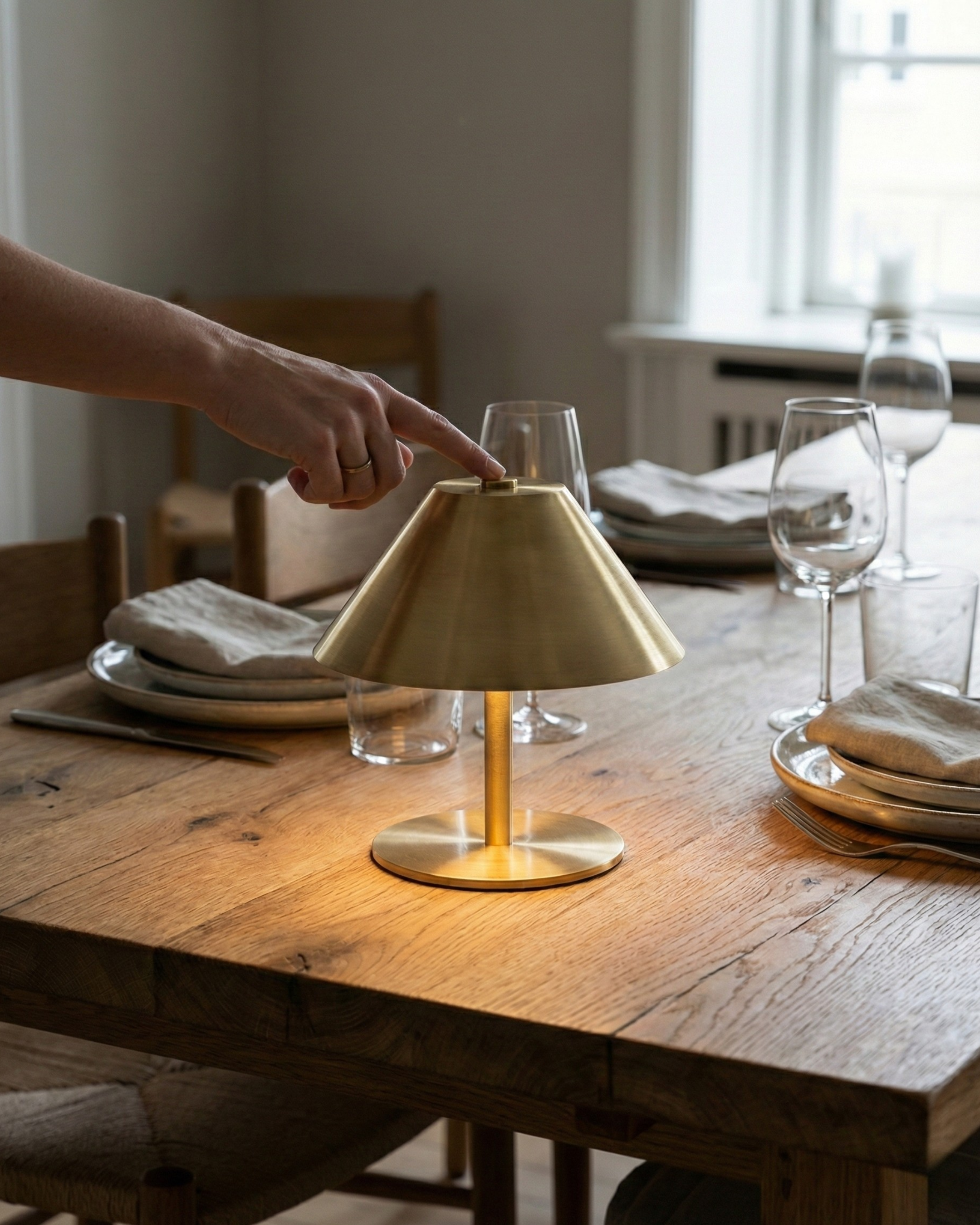 VARMA cordless designer table lamp in a warm, considered living room setting — DecoHarmonie