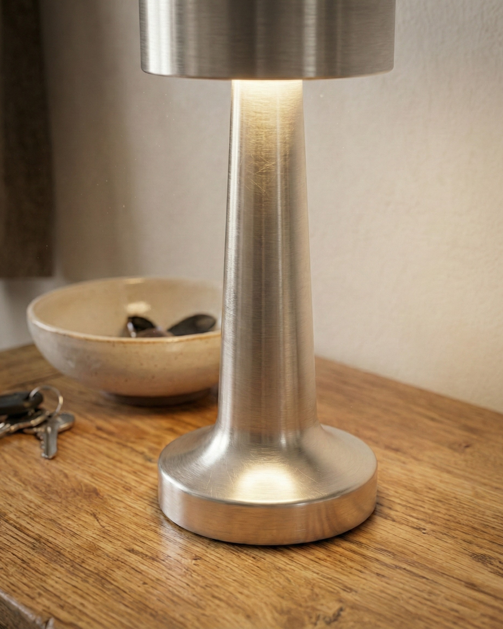ELDA cordless designer table lamp softening the light in a contemporary lounge — DecoHarmonie