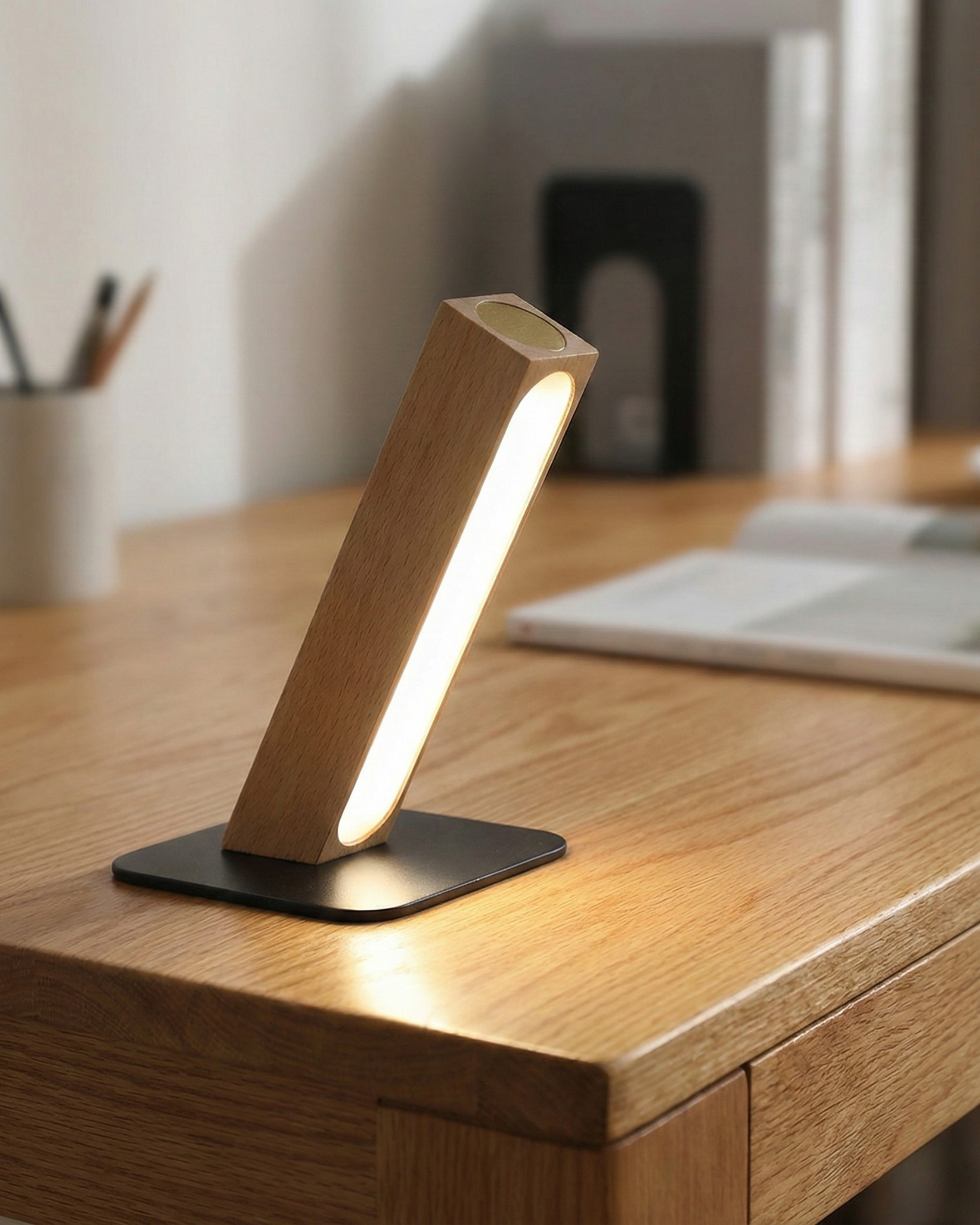WOODI cordless designer table lamp highlighting its sculptural silhouette in profile — DecoHarmonie