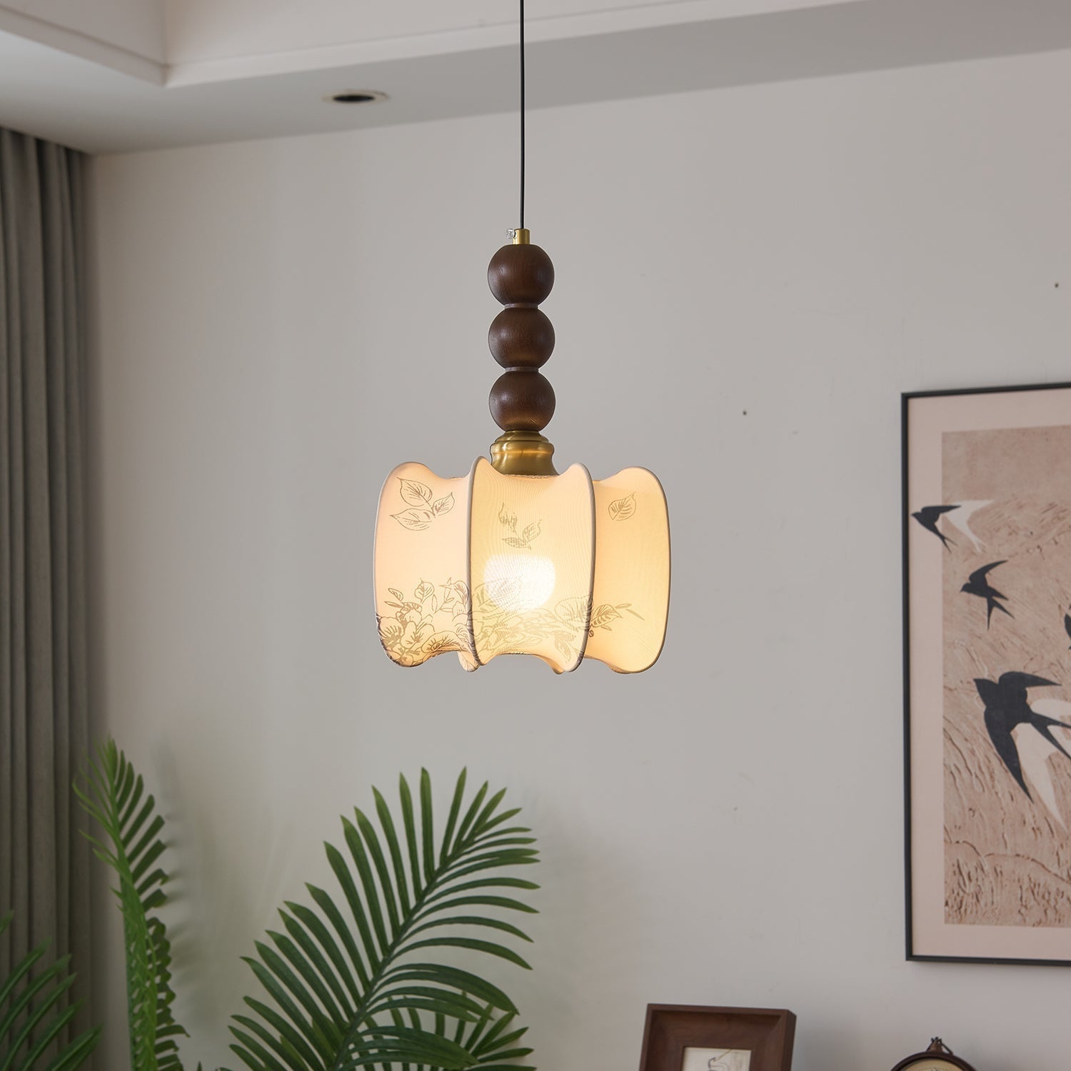 Eloria_Pendant_Light__40_42b39594-87d8-4a19-beb1-00b238f0c190.jpg