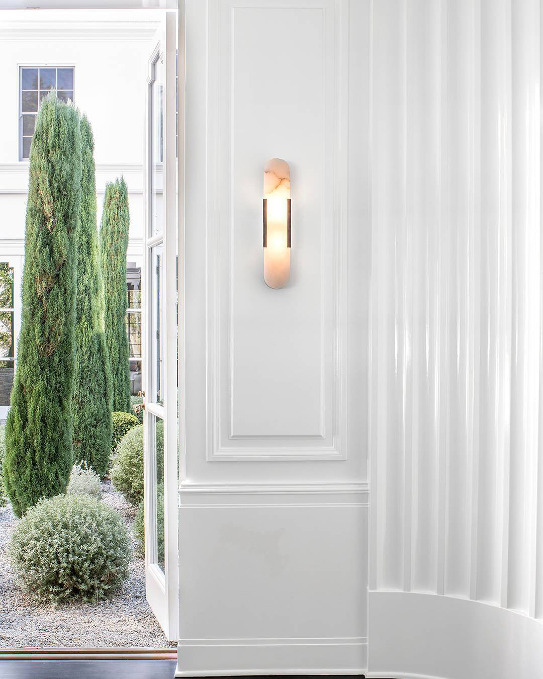 Wall Light Alabaster Brass - EMPYRN | Elegant Lighting