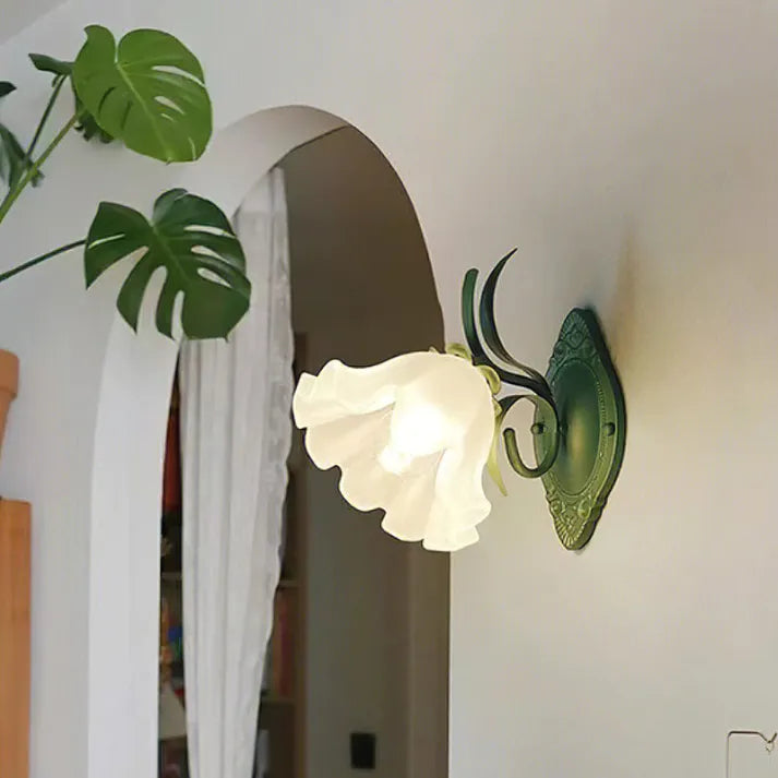 Wall Light Lily Design Iron & Acrylic - FLUXAR | Serene Light
