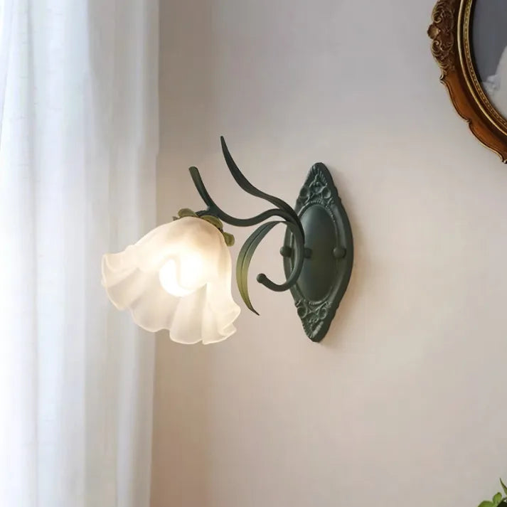 Wall Light Lily Design Iron & Acrylic - FLUXAR | Serene Light