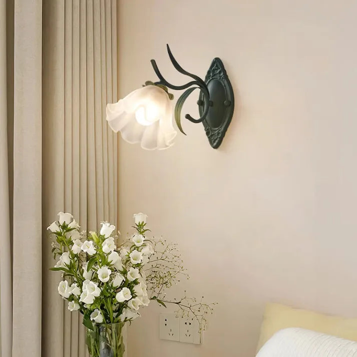 Wall Light Lily Design Iron & Acrylic - FLUXAR | Serene Light