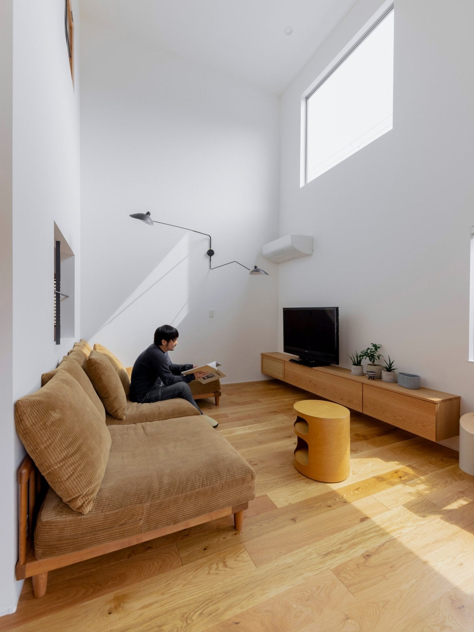 Wall Light Adjustable Brass - ALIUMX | Iconic Design