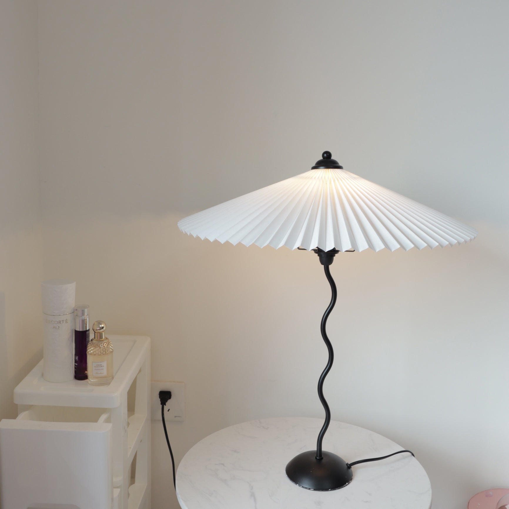 Squiggle_Table_Lamp-_68_ebc60584-c9bb-4c2f-a972-6f5fd71eaaf1.jpg