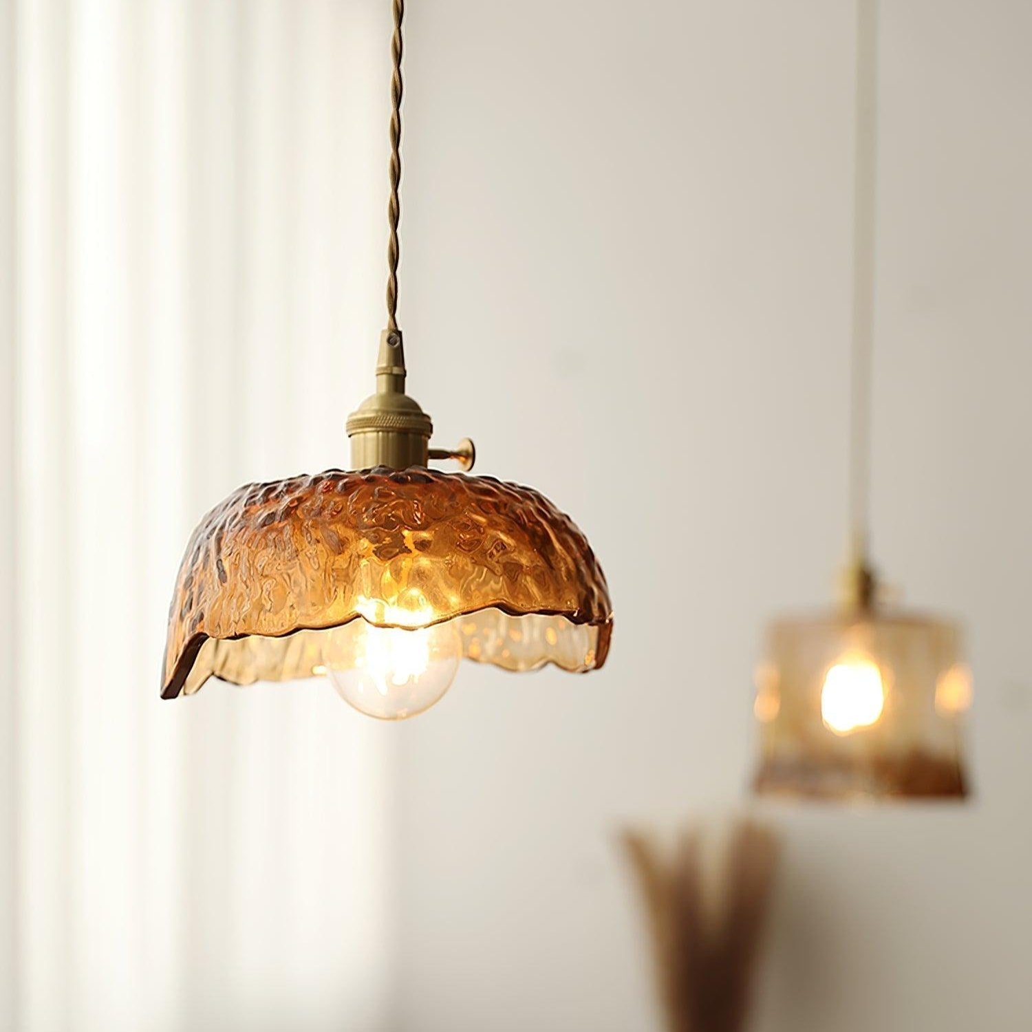 Vintage_Brown_Glass_Pendant_Light_24_4b57f329-2256-46a7-994f-3be4596556fa.jpg