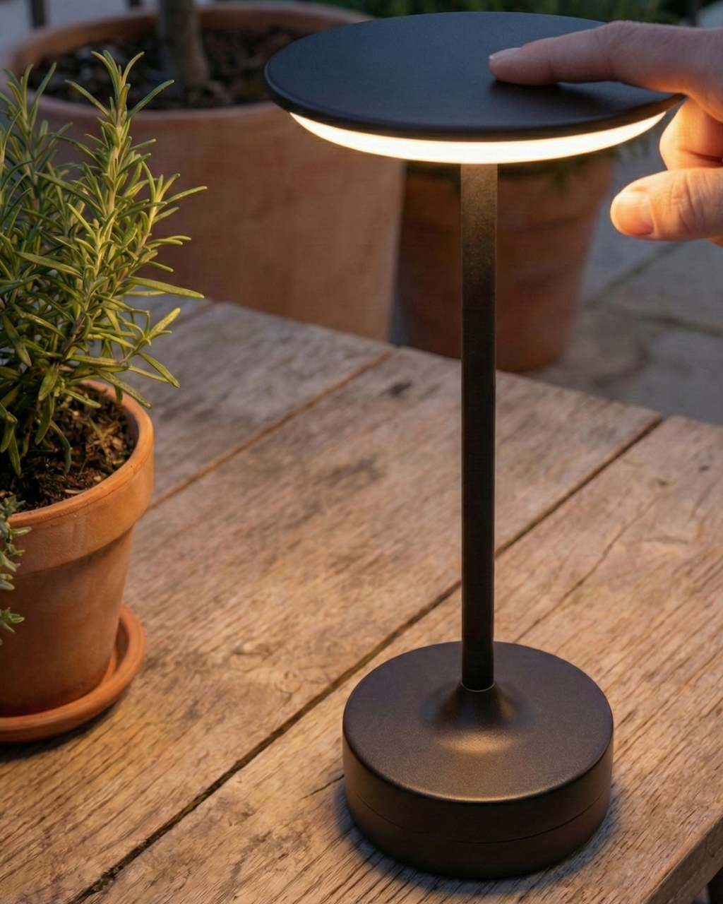 LORA cordless designer table lamp softening the light in a contemporary lounge — DecoHarmonie