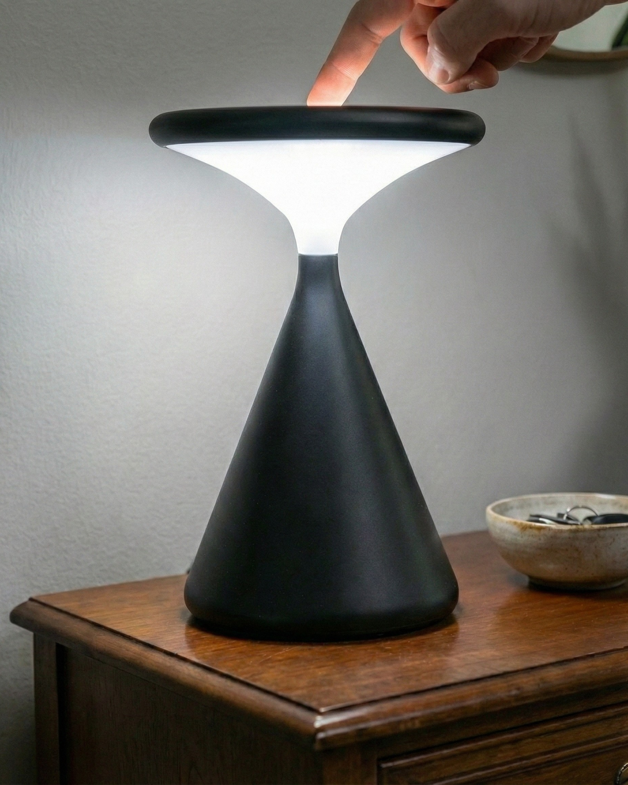 KONI cordless designer table lamp in a warm, considered living room setting — DecoHarmonie