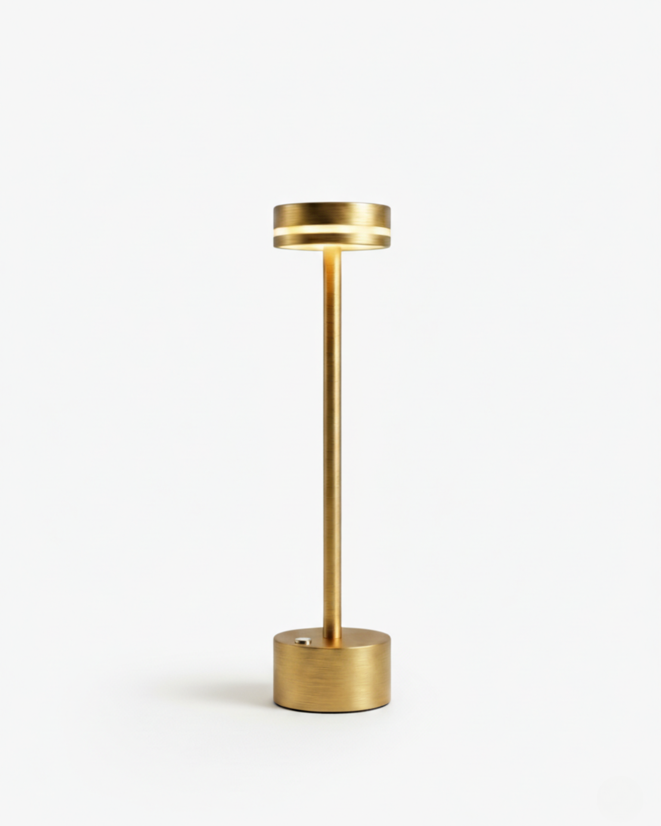 LYSA minimalist cordless table lamp in brushed brass with slim stem and disc top, rechargeable | DecoHarmonie