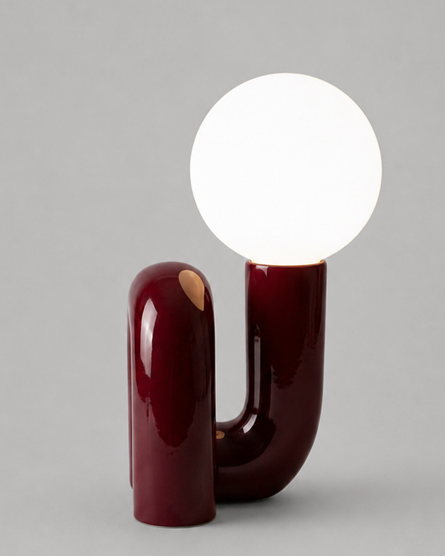ARCA Designer Table Lamp — Postmodern Resin Base, Glass Globe — Burgundy, studio packshot on grey background | DecoHarmonie