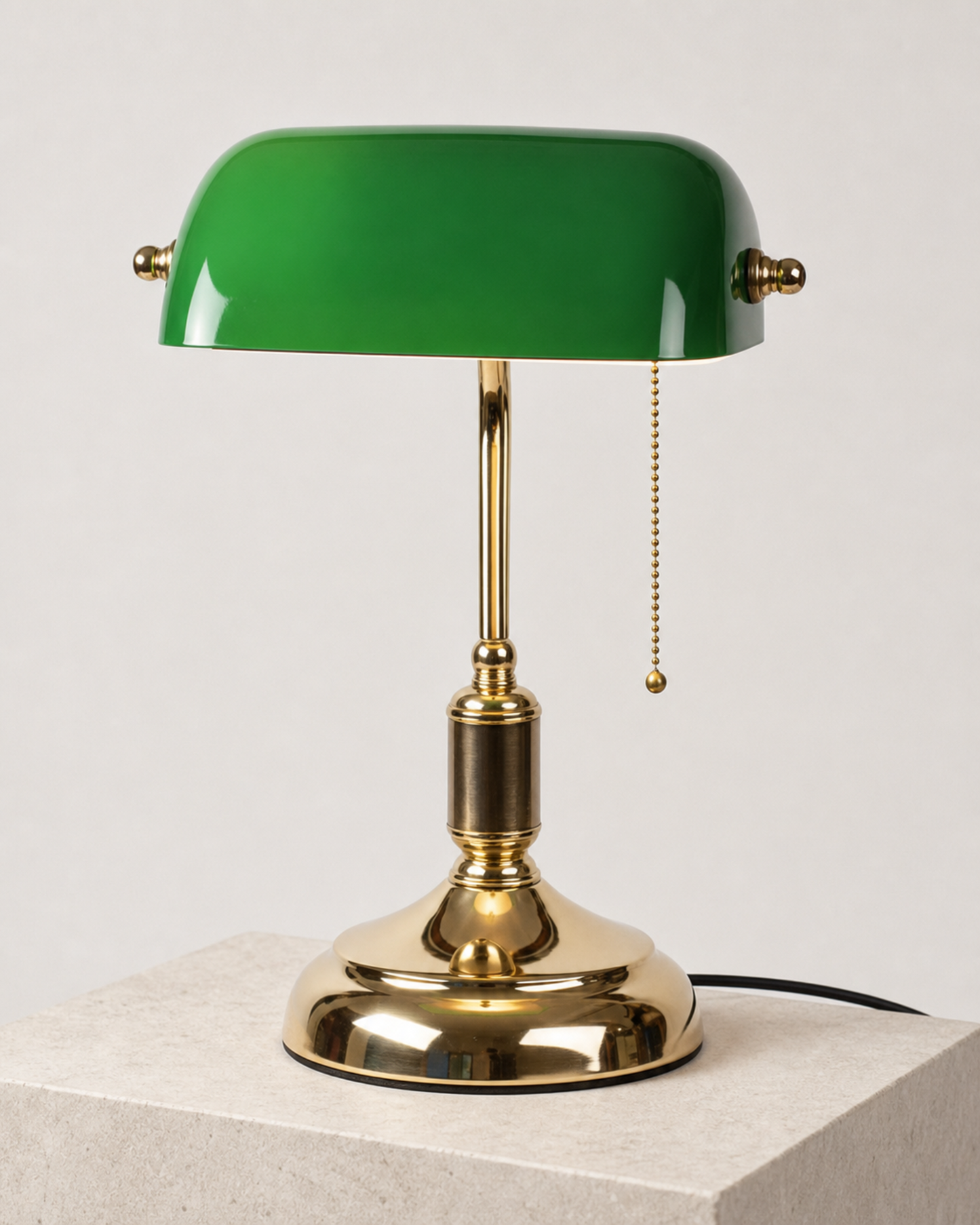 ANTIK Banker's Desk Lamp — Emerald Green Glass, Vintage Brass — Antique Green, material detail | DecoHarmonie