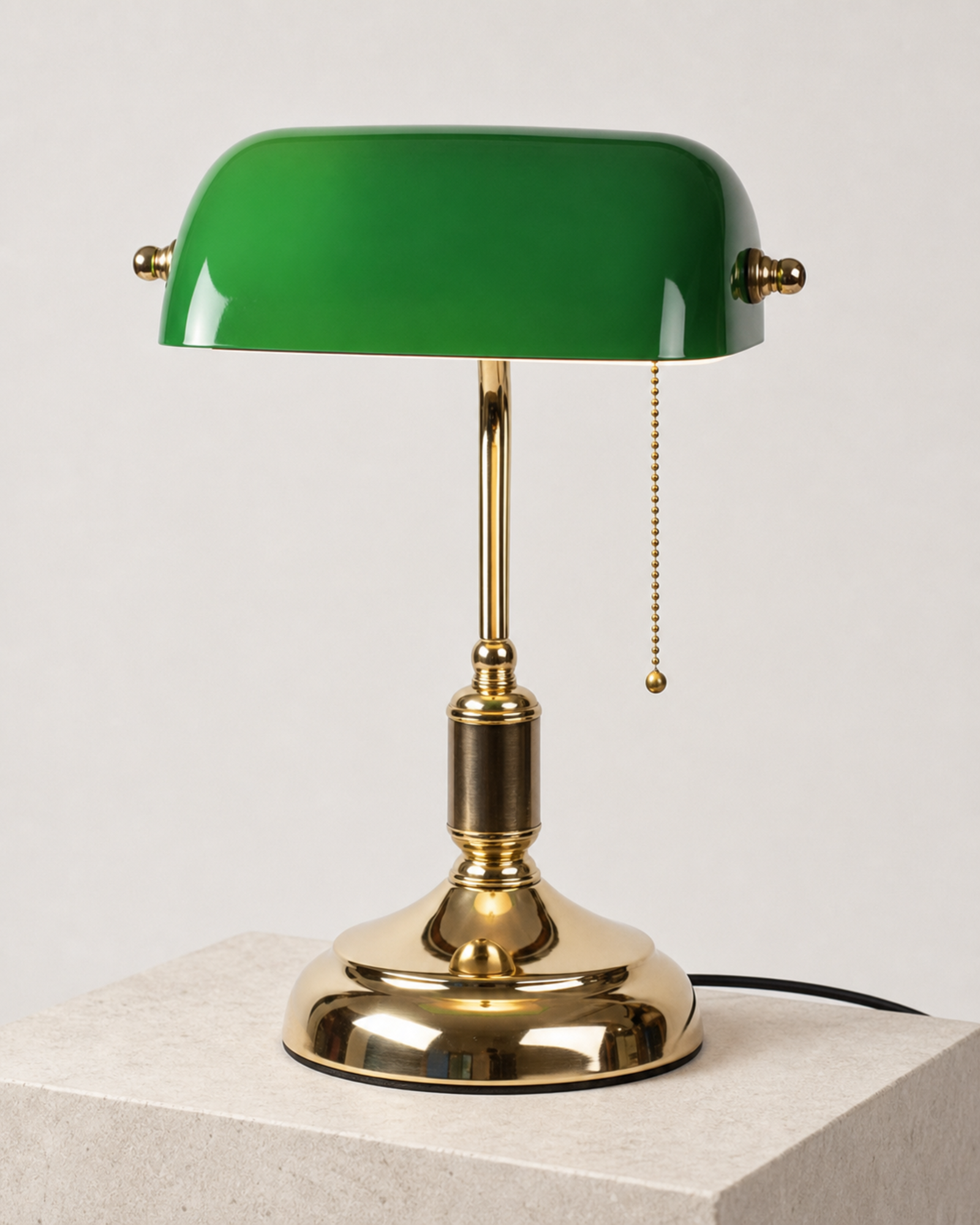ANTIK Banker's Desk Lamp — Emerald Green Glass, Vintage Brass — Antique Green, material detail | DecoHarmonie