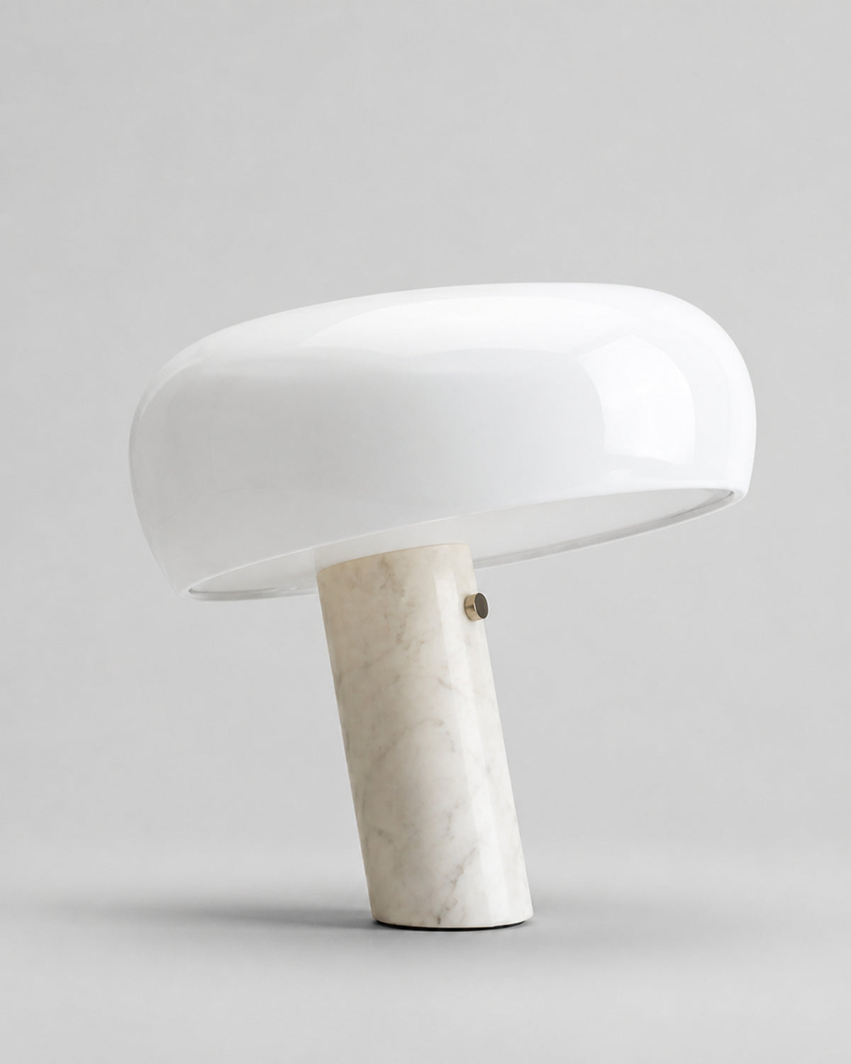 CAMOS Tischlampe – Weiss / Gross, Produktansicht vor neutralem Hintergrund | DecoHarmonie