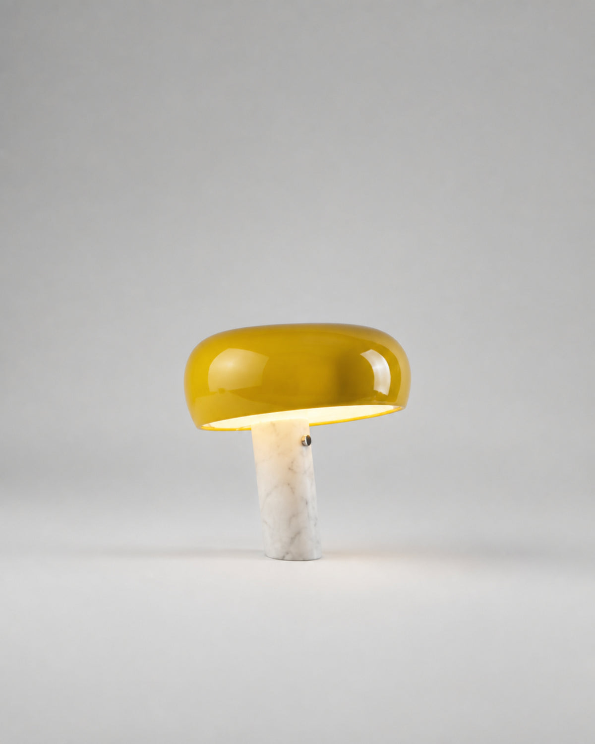 CAMOS Tischlampe – Gelb / Klein, Produktansicht vor neutralem Hintergrund | DecoHarmonie