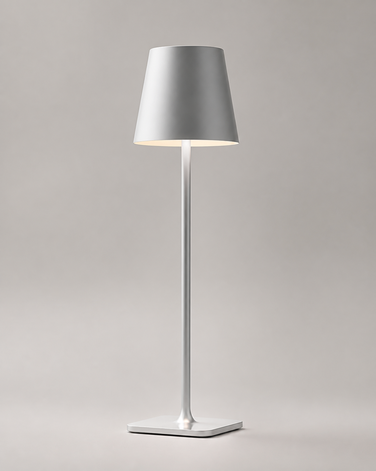 FREY Cordless Table Lamp — Minimalist Conical Shade, Portable — Silver, material detail | DecoHarmonie