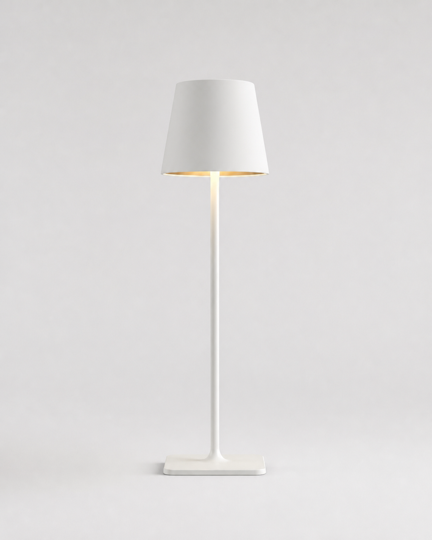 FREY Cordless Table Lamp — Minimalist Conical Shade, Portable — White, packshot | DecoHarmonie