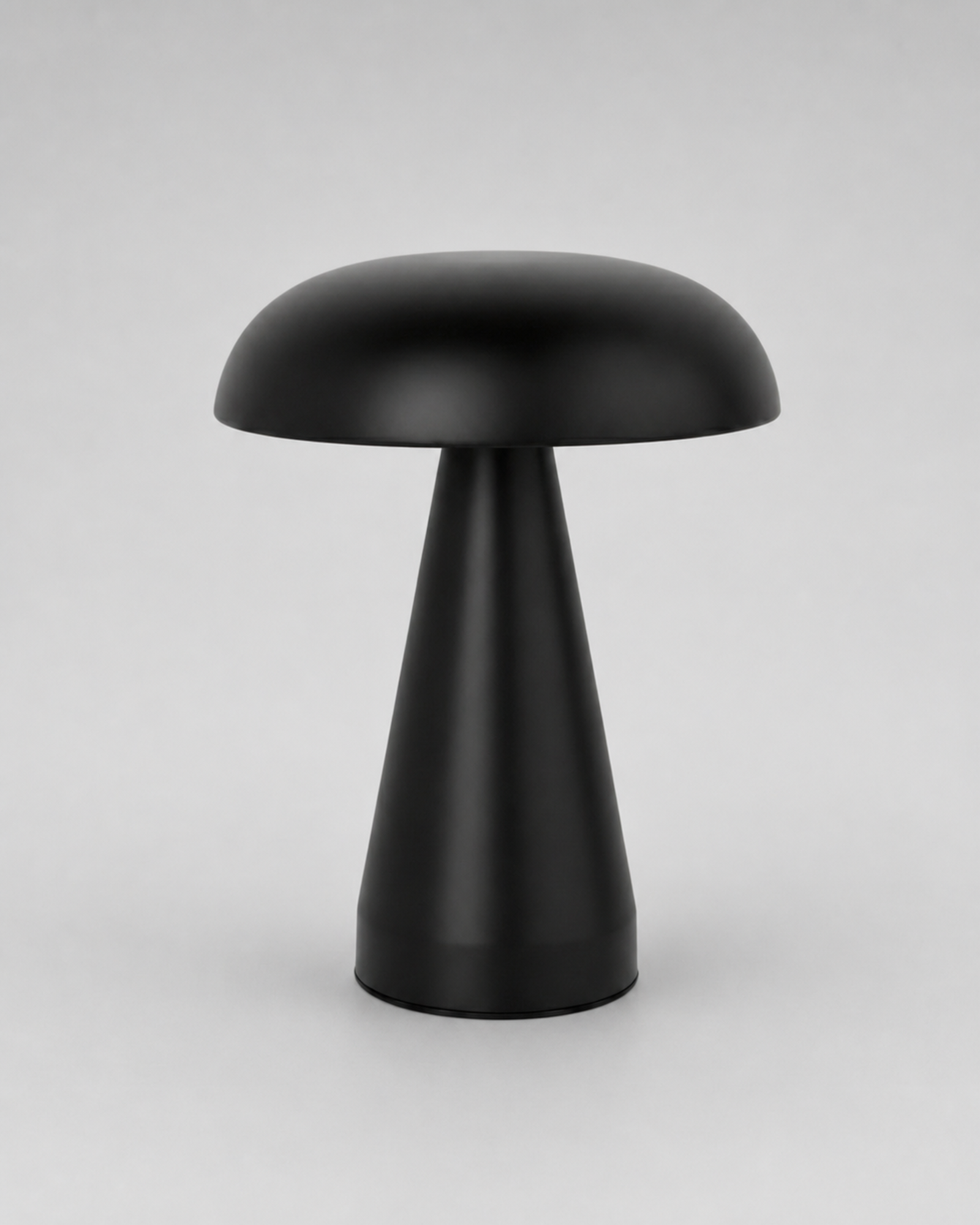 KEMI Cordless Table Lamp — Scandinavian Mushroom, USB Charging — Black, studio packshot on grey background | DecoHarmonie