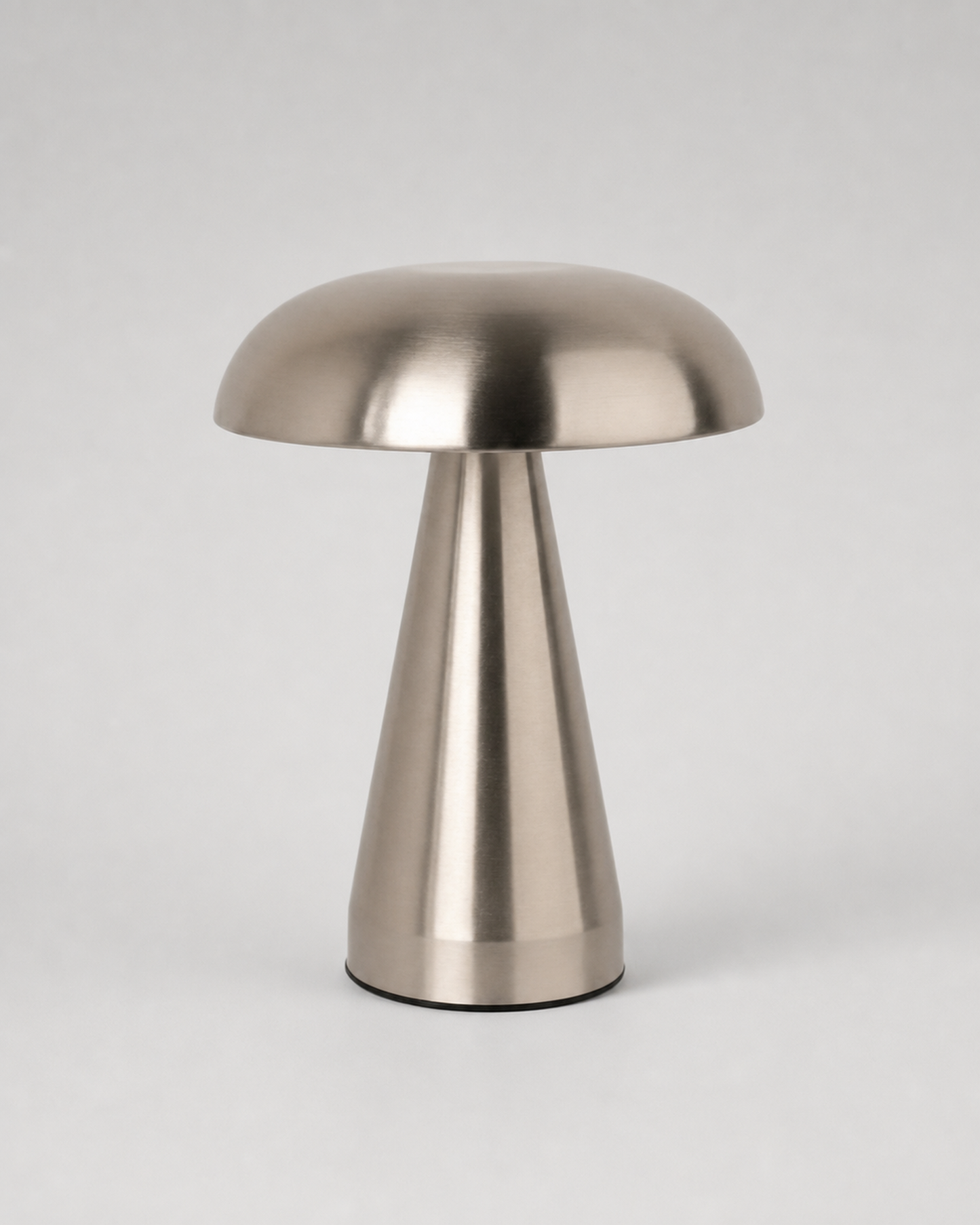 KEMI Cordless Table Lamp — Scandinavian Mushroom, USB Charging — Silver, studio packshot on grey background | DecoHarmonie