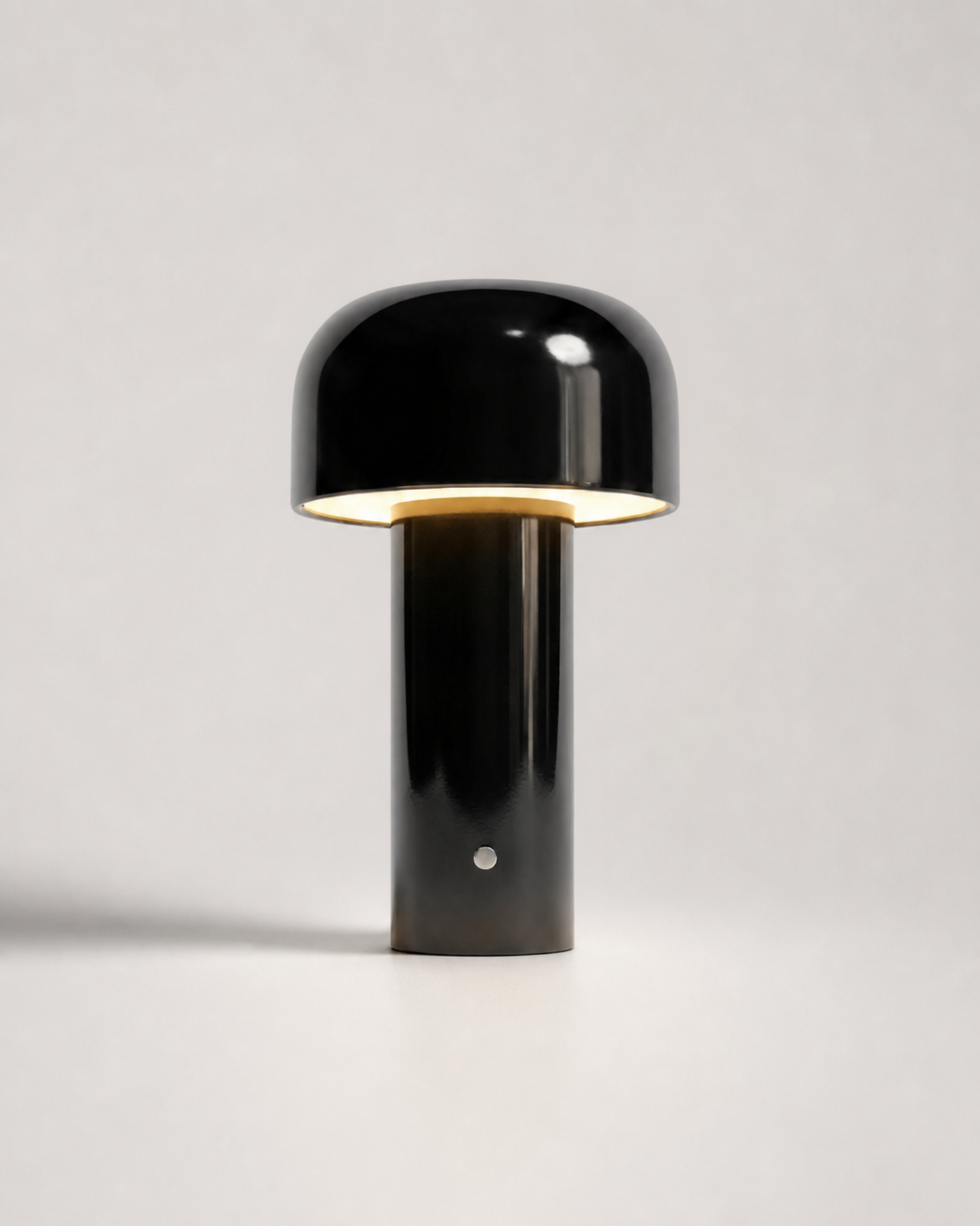 LAKO Cordless Table Lamp — Sculptural Metal, USB-C Dimmable — Black, packshot | DecoHarmonie