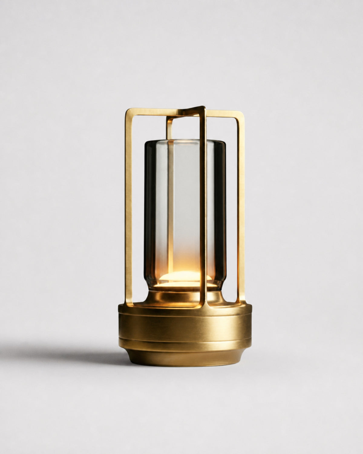 RUNA Akku-Tischlampe – Gold, Produktansicht vor neutralem Hintergrund | DecoHarmonie