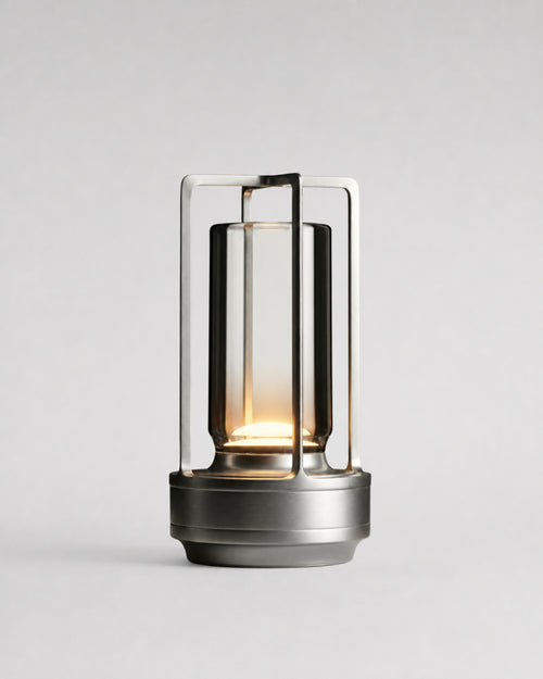 RUNA Akku-Tischlampe – Silber, Produktansicht vor neutralem Hintergrund | DecoHarmonie