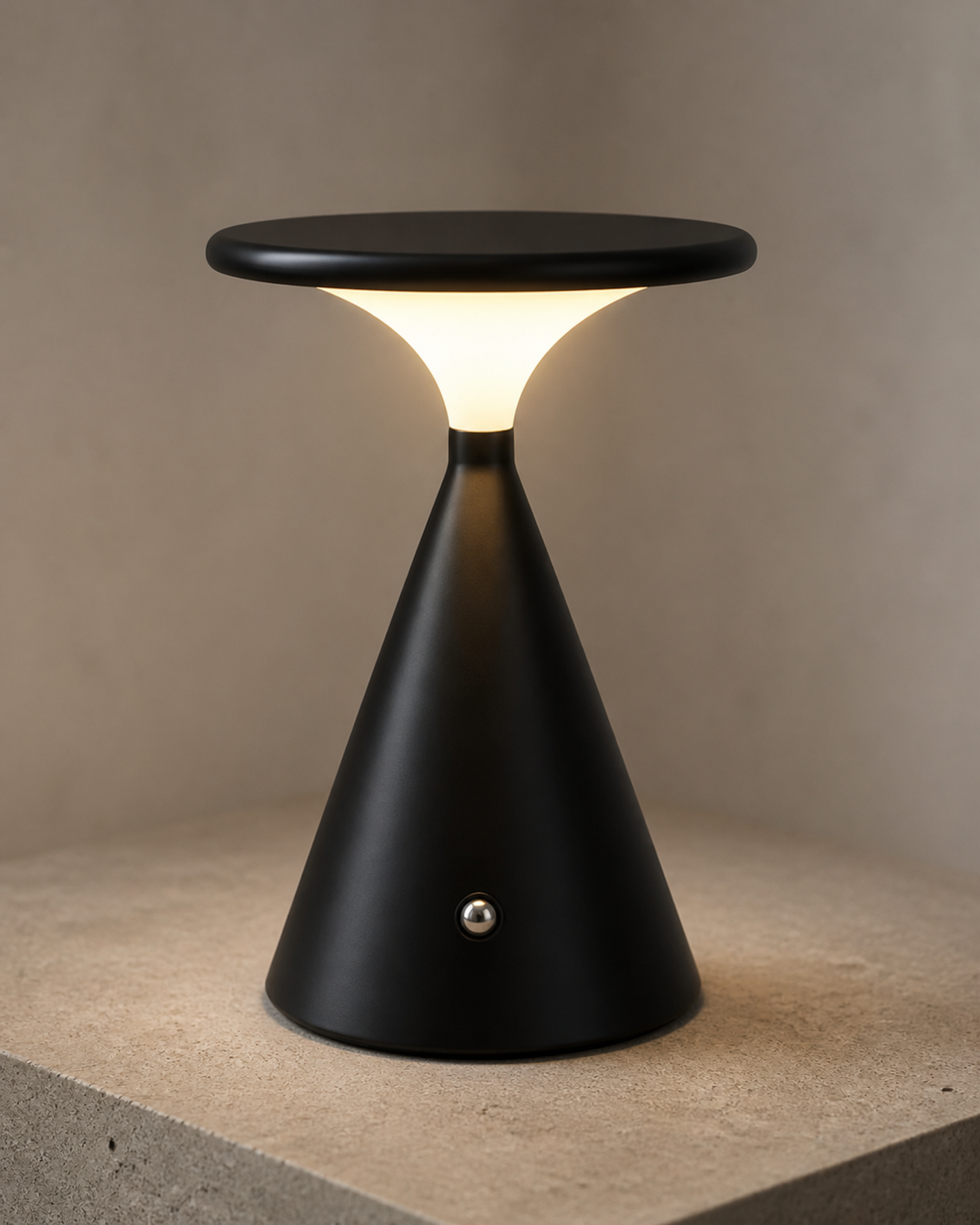 VEGA Cordless Table Lamp — Sculptural Aluminium, Touch Control — Black, material detail | DecoHarmonie