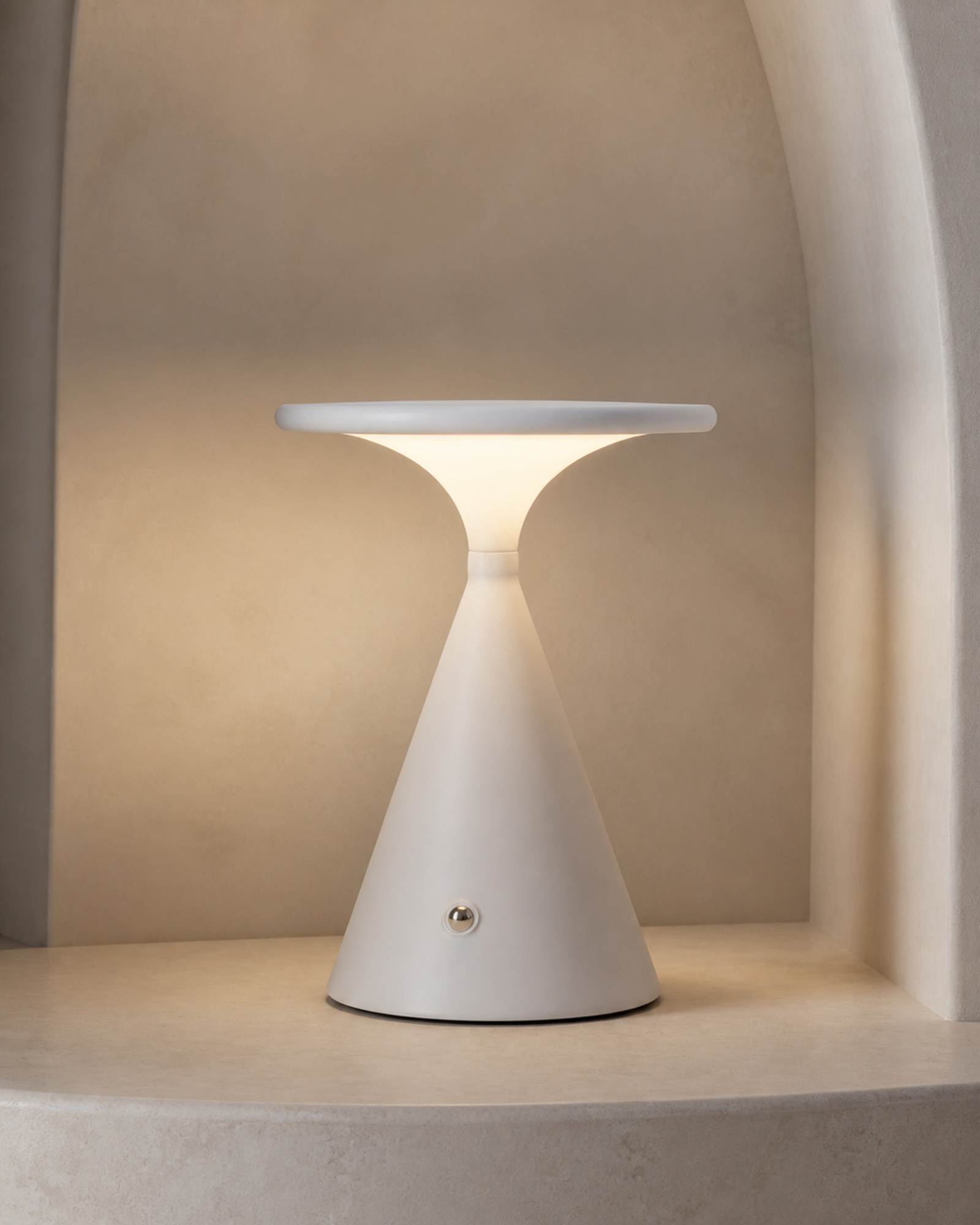 VEGA Cordless Table Lamp — Sculptural Aluminium, Touch Control — White, lifestyle | DecoHarmonie