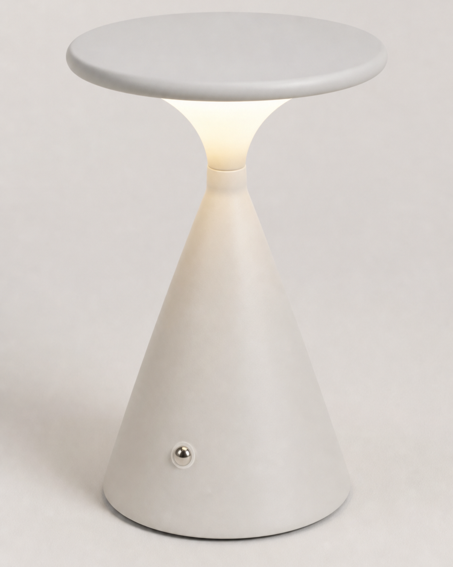 VEGA Cordless Table Lamp — Sculptural Aluminium, Touch Control — White, material detail | DecoHarmonie