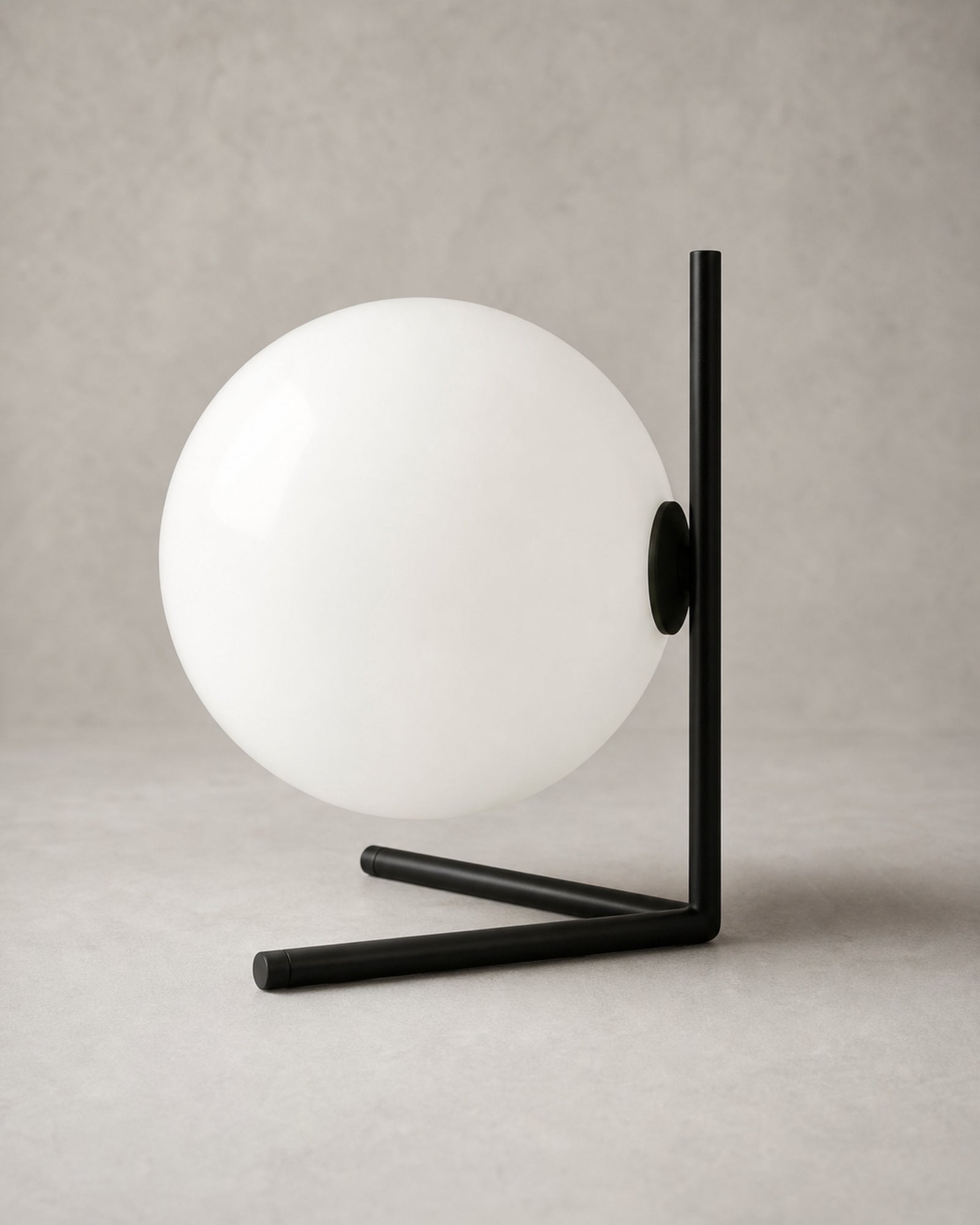 KAEN Designer Table Lamp — Slim Metal Frame, Luminous Glass Globe — Black, material detail | DecoHarmonie
