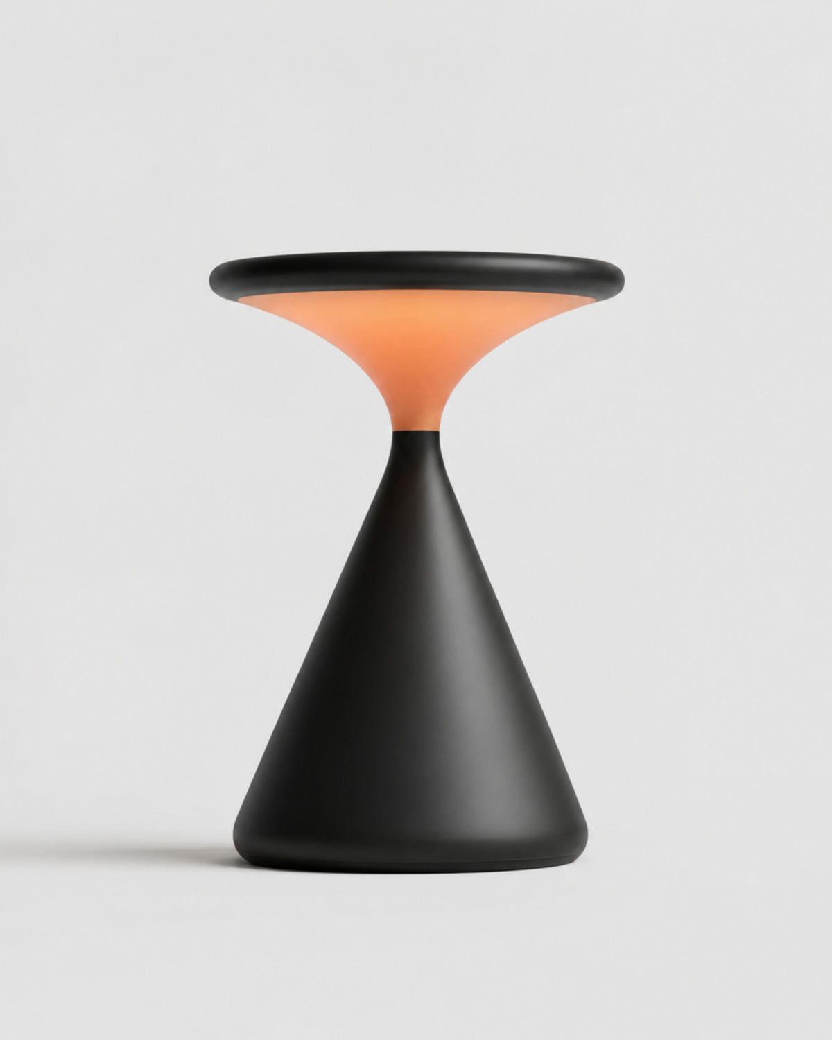 KONI Akku-Tischlampe – Schwarz, Produktansicht vor neutralem Hintergrund | DecoHarmonie