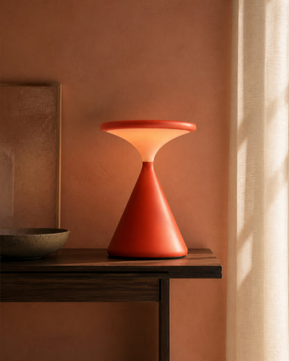 KONI Cordless Table Lamp — Matte Metal Hourglass, Touch Dimmable — Blood Orange, console lifestyle | DecoHarmonie