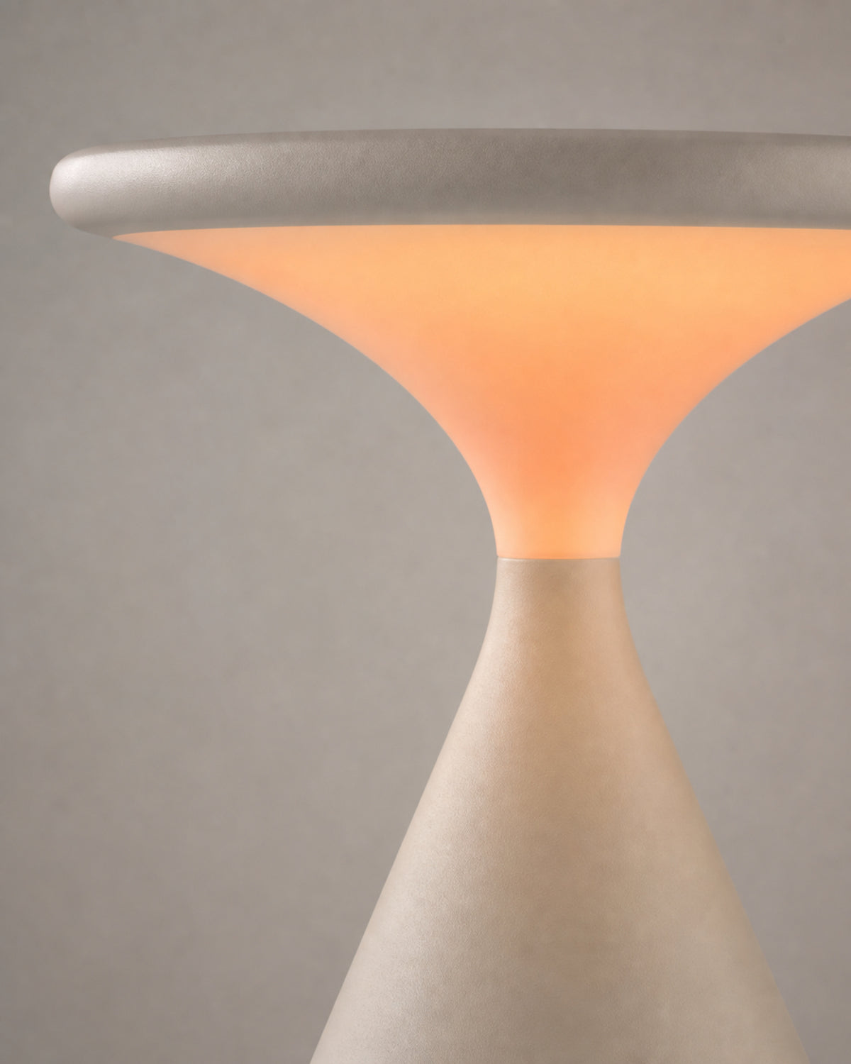 KONI Akku-Tischlampe – Creme, Detailansicht | DecoHarmonie