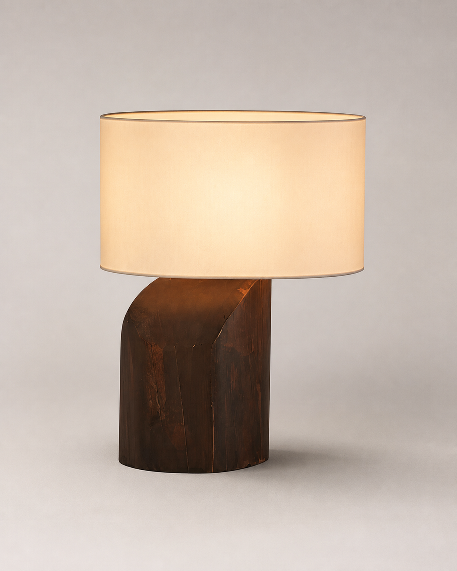 KALLE Solid Wood Table Lamp — Sculptural Base, Fabric Shade — Dark wood, detail view | DecoHarmonie