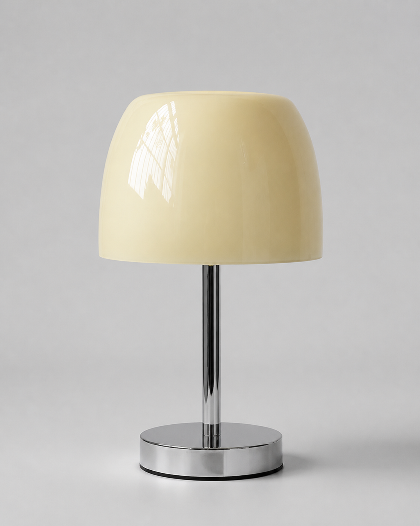 RANGO Table Lamp — Mirror Chrome & Glass Dome, USB Port — Beige, packshot | DecoHarmonie