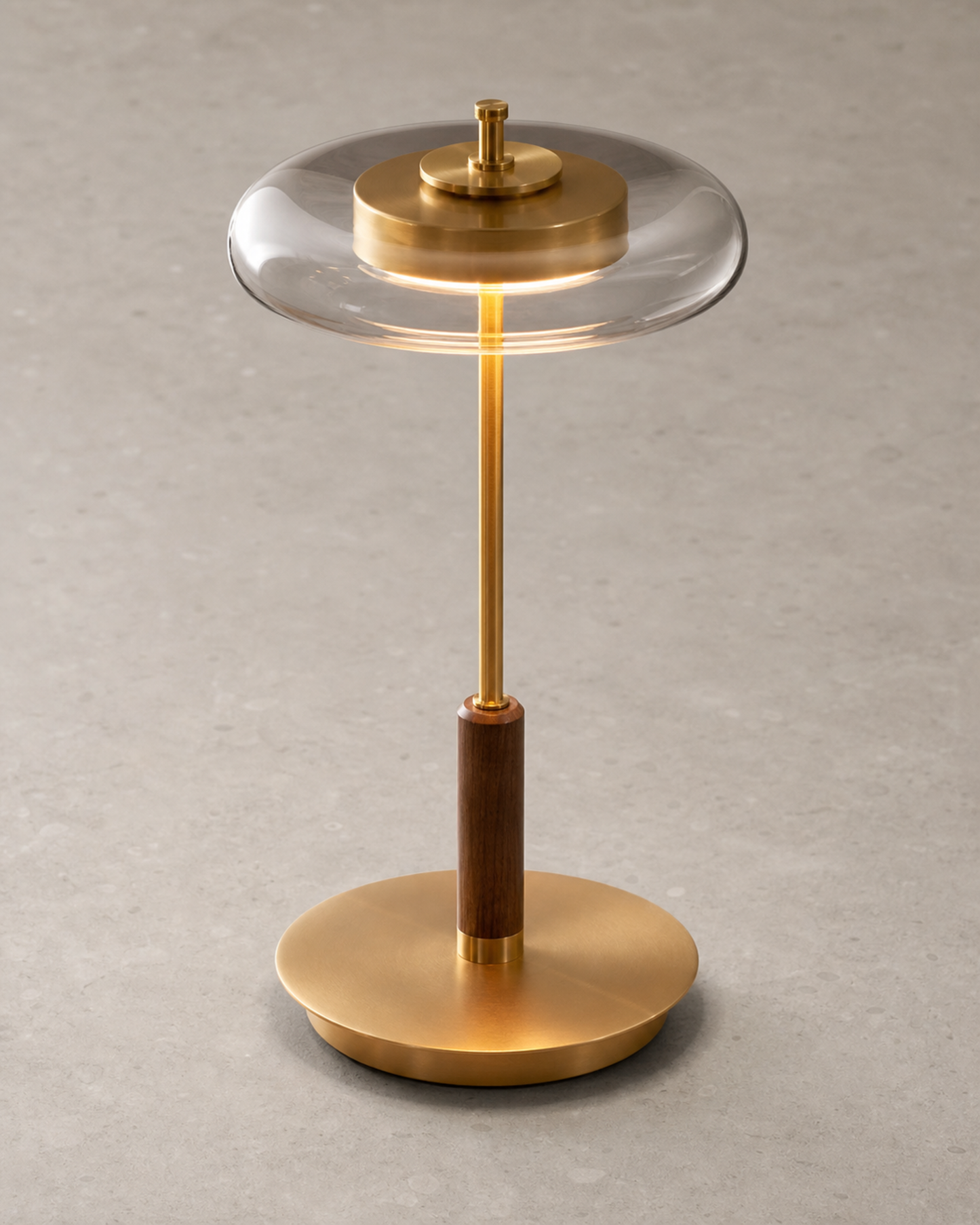 TOCRIS Brass & Walnut Table Lamp — Amber Glass, Mid-Century Style — Default, material detail | DecoHarmonie