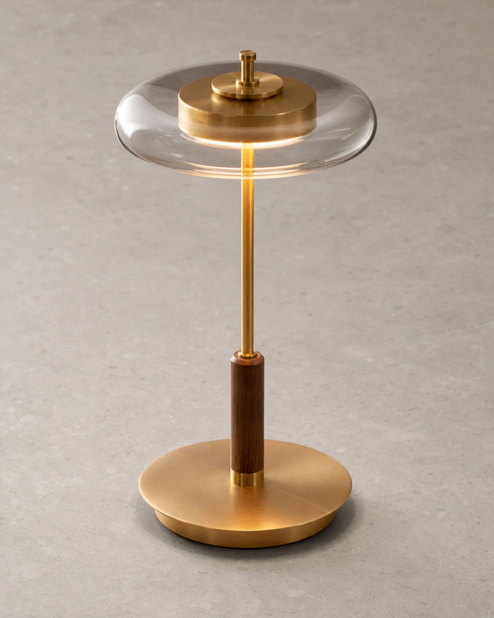 TOCRIS Brass & Walnut Table Lamp — Amber Glass, Mid-Century Style — Default, material detail | DecoHarmonie