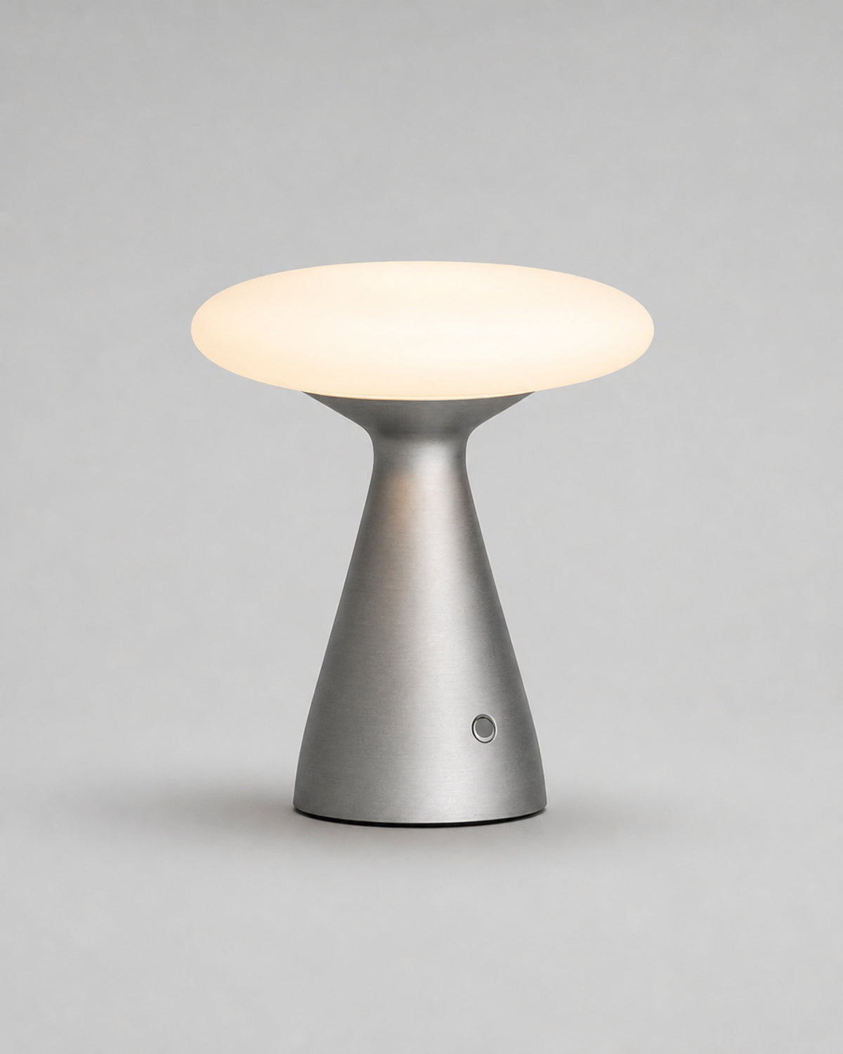 PRISM Touch-Tischlampe – Grau, Produktansicht vor neutralem Hintergrund | DecoHarmonie