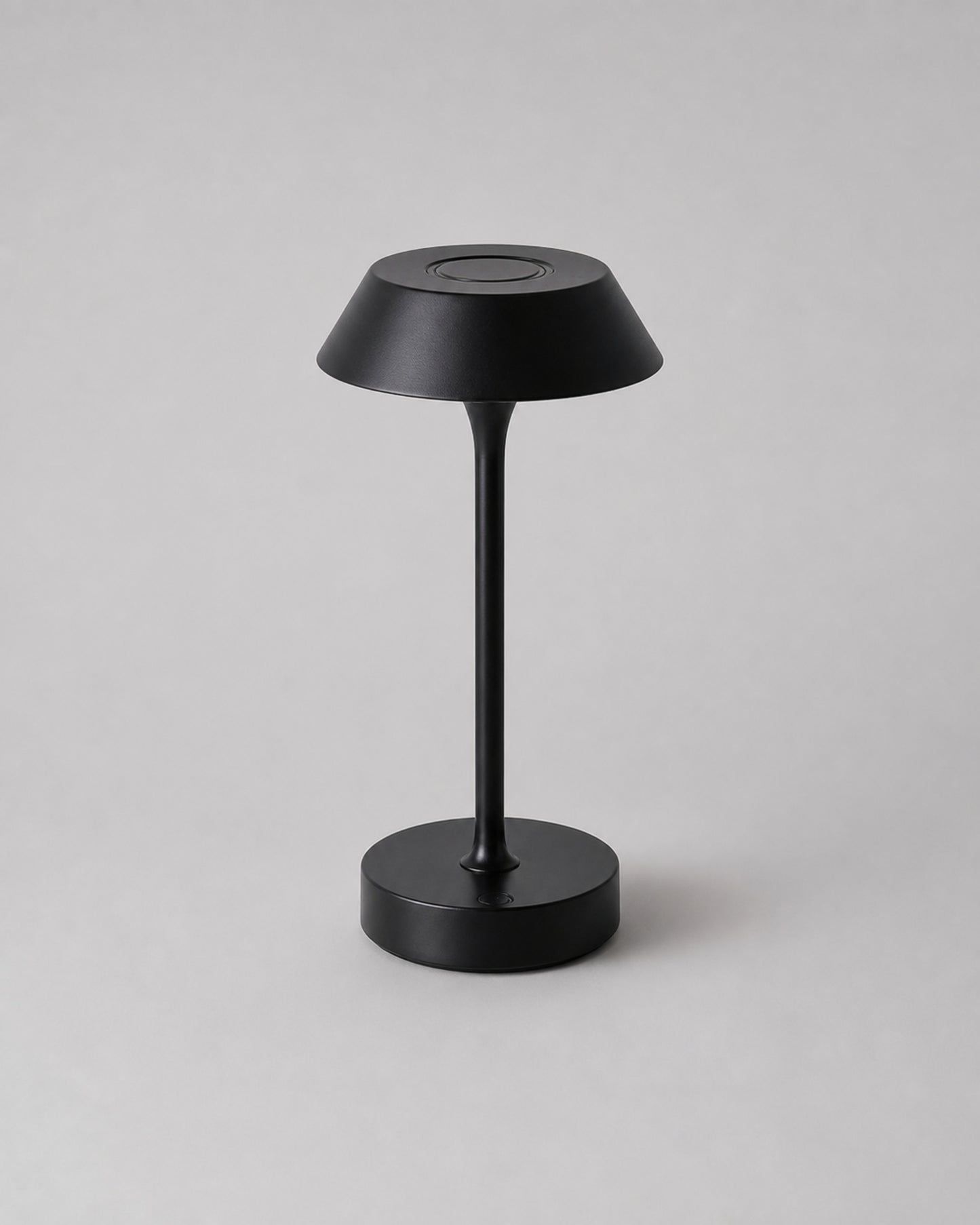 RUVA Metal Table Lamp — Machined Body, USB-C, Touch Dimmable LED — Black, studio packshot on grey background | DecoHarmonie