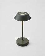 RUVA Metall-Tischlampe – Grün, Produktansicht vor neutralem Hintergrund | DecoHarmonie