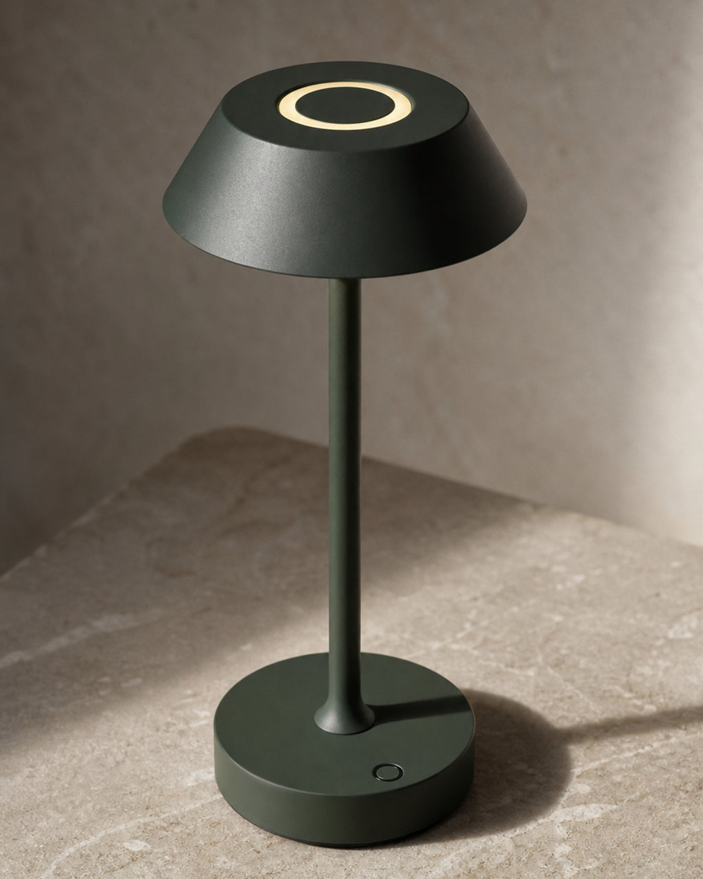 RUVA Metall-Tischlampe – Grün, Detailansicht | DecoHarmonie