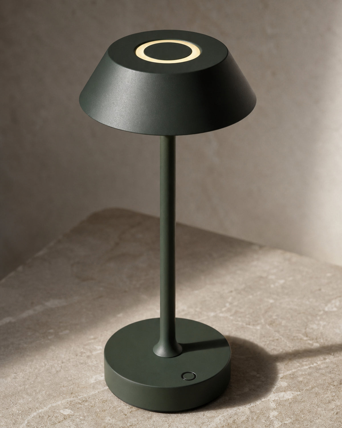 RUVA Metall-Tischlampe – Grün, Detailansicht | DecoHarmonie