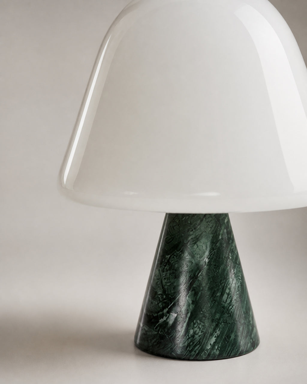 NOKO Tischlampe – Grüner Marmor, Detailansicht | DecoHarmonie