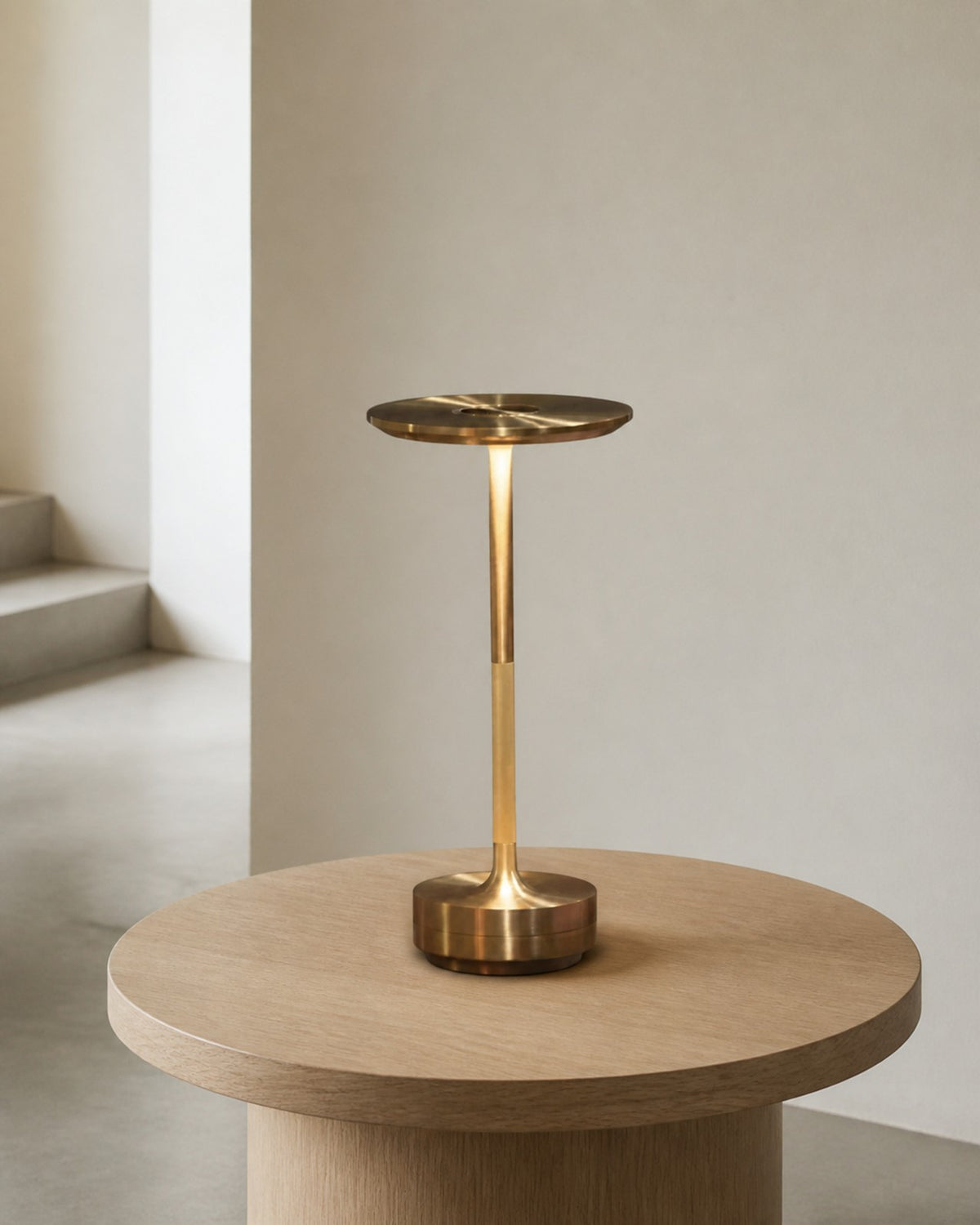 LIRI Akku-Tischlampe – Gold, Ansicht der Proportionen | DecoHarmonie