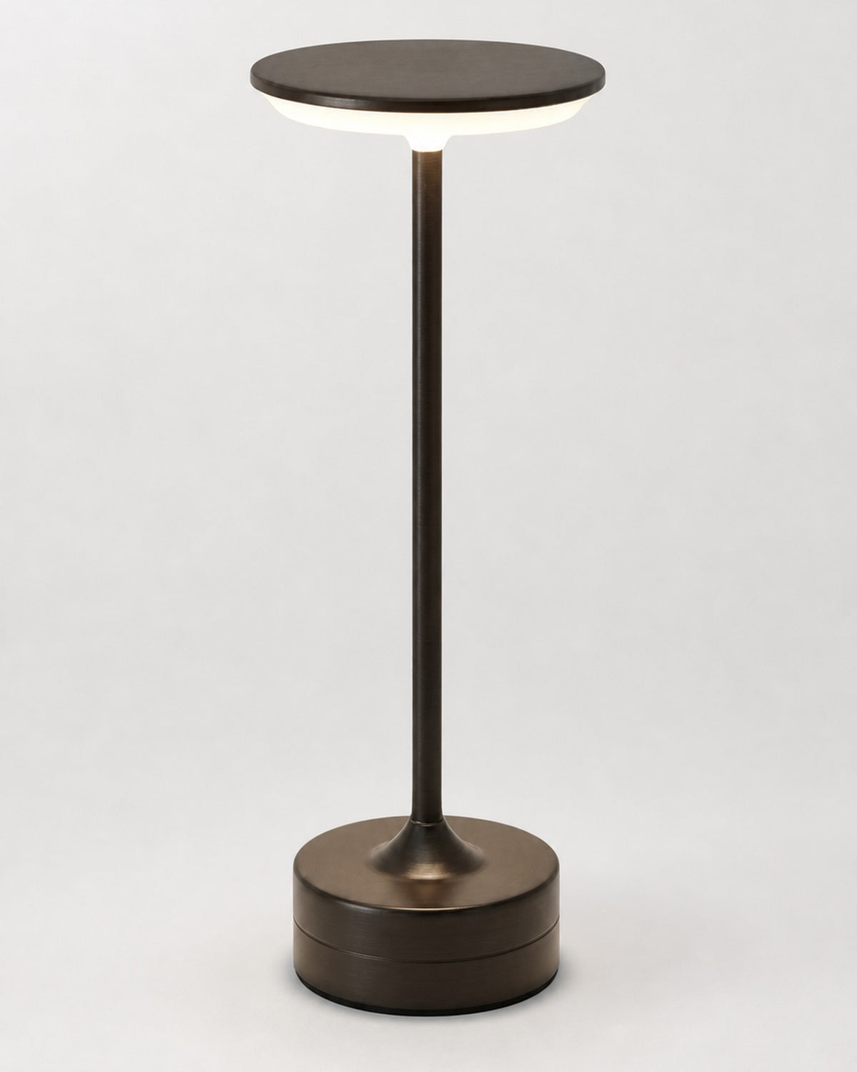 LORA Akku-Tischlampe – Schwarz, Produktansicht vor neutralem Hintergrund | DecoHarmonie