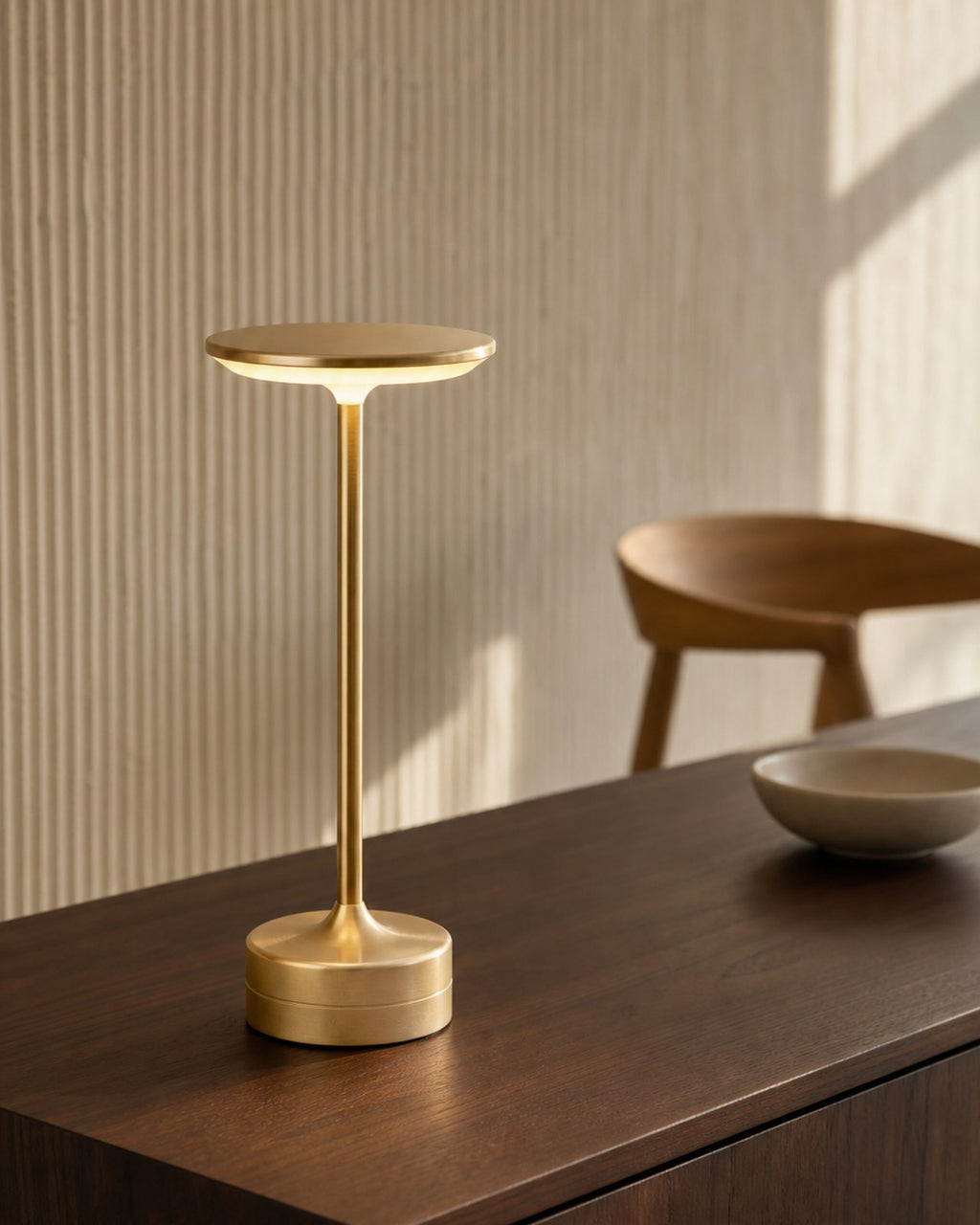 LORA Akku-Tischlampe – Gold, im Essbereich | DecoHarmonie